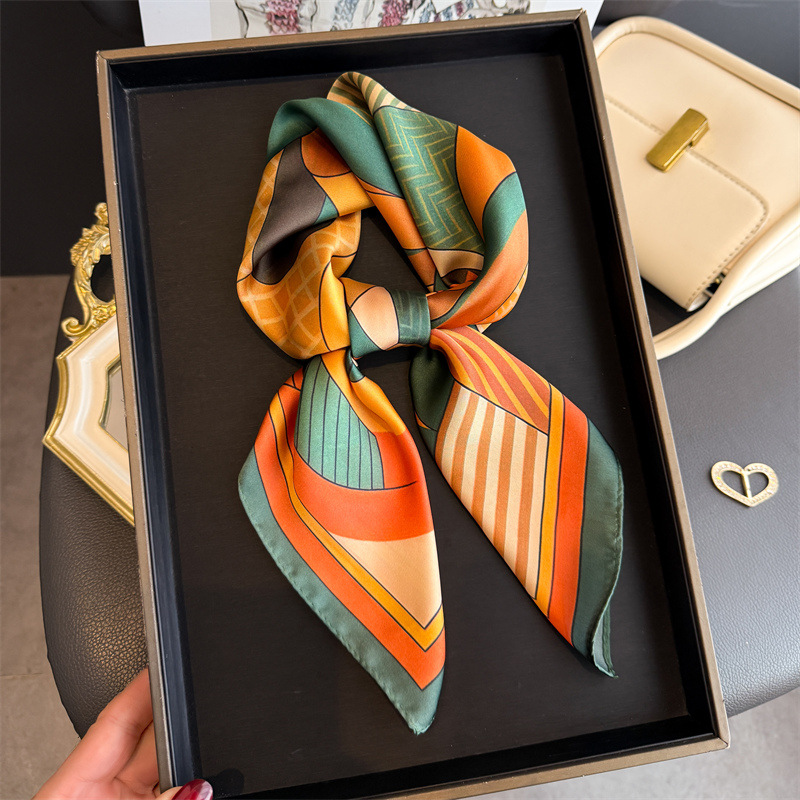 2026 New Geometry Print Silk S - Face Scarf Mask recension och pris