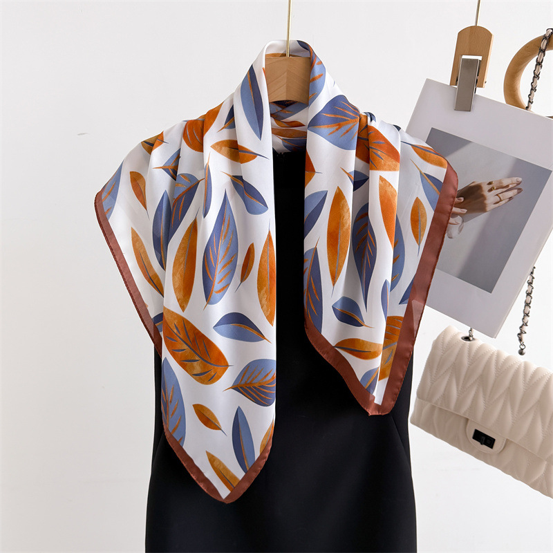 Luxury Brand Print 70cm Square - Face Scarf Mask recension och pris