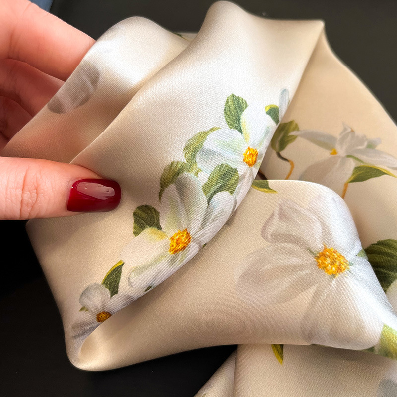 Luxury 100% Silk Square Scarf  - Head Wrap Turban recension och pris
