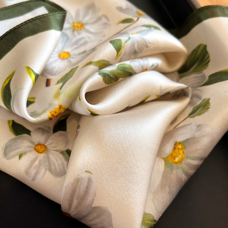 Luxury 100% Silk Square Scarf  - Head Wrap Turban recension och pris