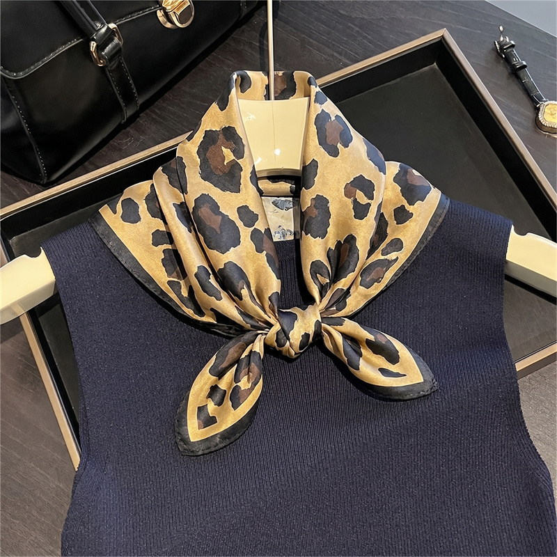 100% Silk Square Scarf Leopard - Scarf Silk Square recension och pris