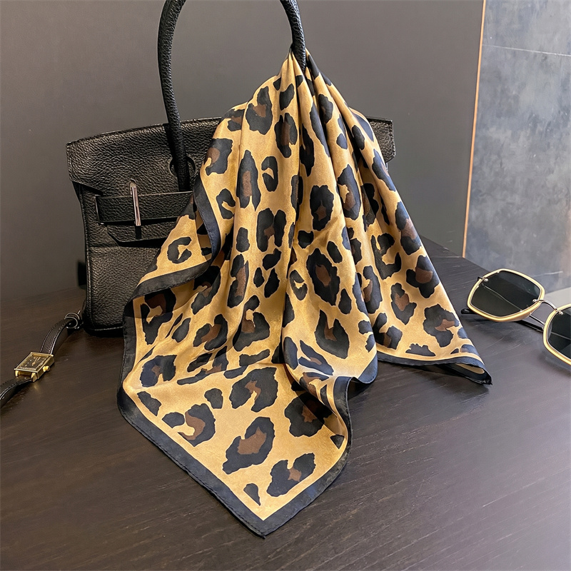 100% Silk Square Scarf Leopard - Scarf Silk Square recension och pris